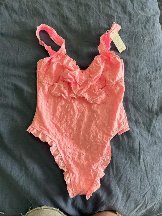 Frankie's Bikinis Other - Frankie's Bikinis Pink Lucia Eyelet One-Piece Swimsuit large new nwt w liner